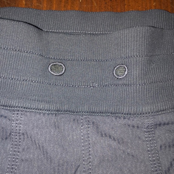 Lululemon crops - Picture 3 of 3